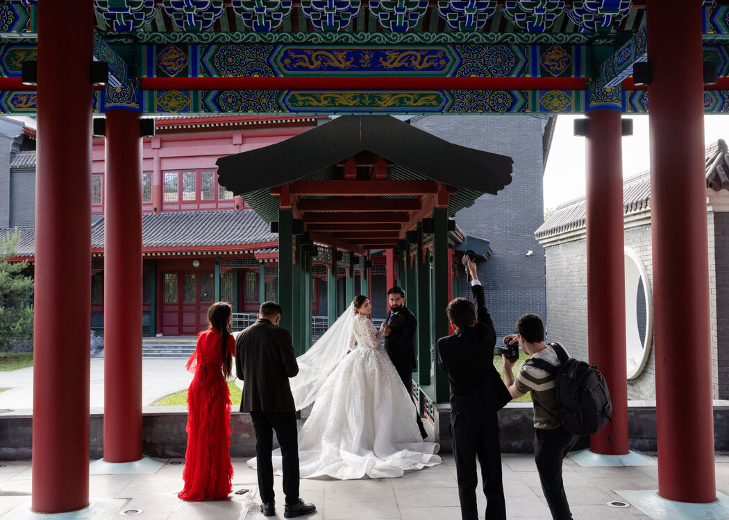在莫斯科的中國主題公園拍攝婚紗照。