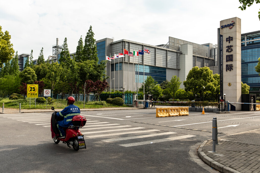 中國政府的大部分資金已投給了本土領先的晶片製造商中芯國際,該公司已迅速行動起來,為華為生產人工智慧晶片,與英偉達的晶片展開競爭。