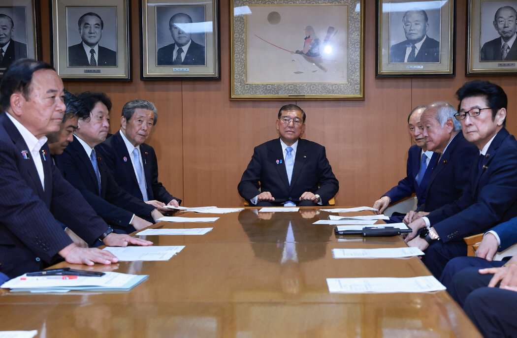 週一，日本首相石破茂和自民黨其他領導人在東京，自民黨在前一天的參議院選舉中遭遇失敗。
