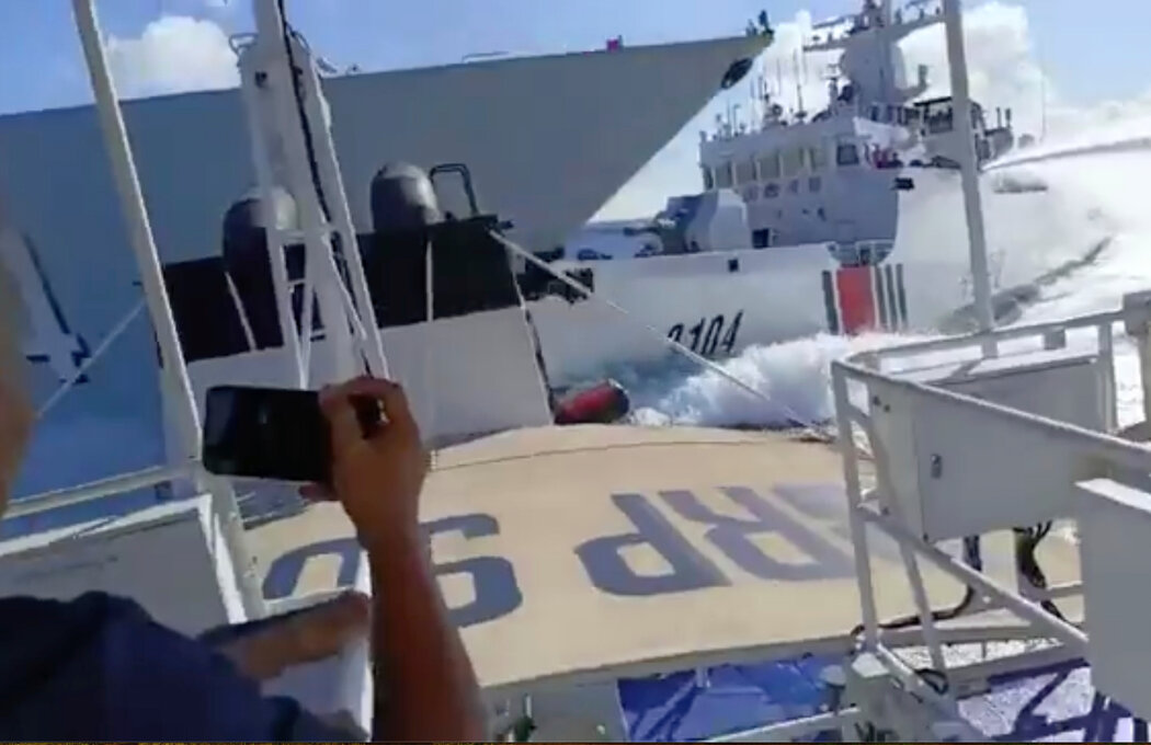週一，一艘中國海軍艦艇與一艘中國海警船隻意外相撞，這兩艘中國船隻當時正在有爭議的斯卡伯勒淺灘附近水域追逐一艘菲律賓巡邏艇。