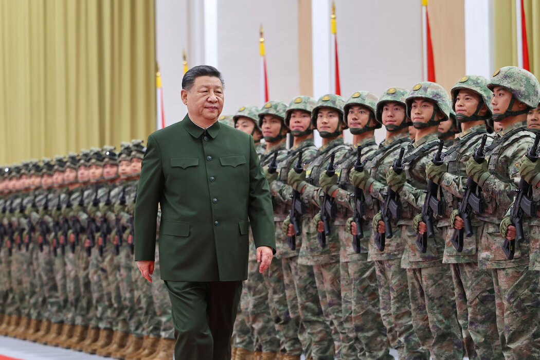 習近平檢閱軍隊,攝於去年12月。