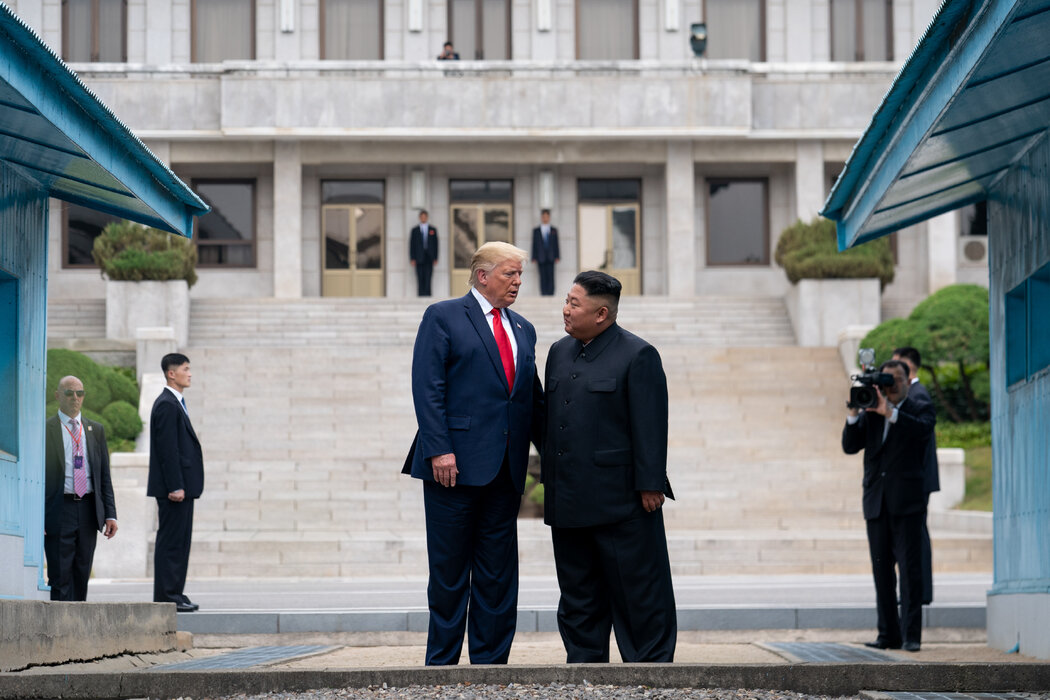 川普與普丁的會面,令人不禁聯想到他在首個期內與朝鮮領導人金正恩的外交互動。