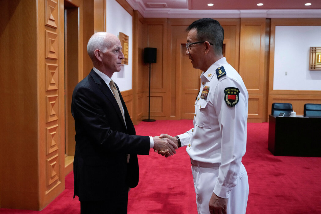 華盛頓州的聯邦眾議院民主黨議員亞當·史密斯週一與中國國防部長董軍舉行會晤時呼籲兩國軍隊加強溝通。
