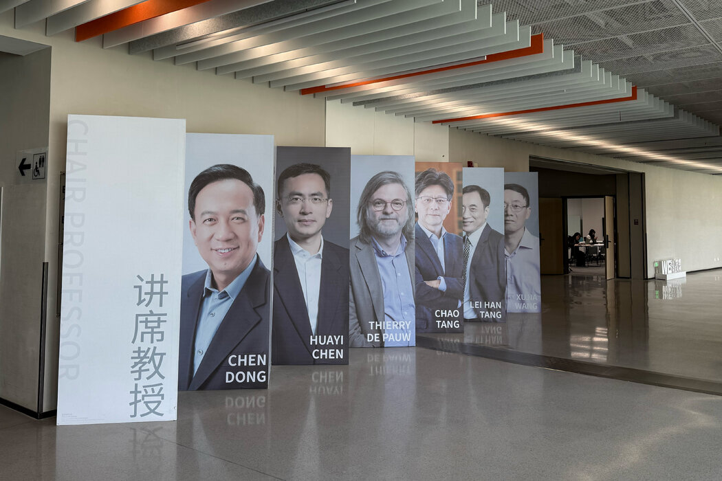 2024年4月，杭州西湖大學主教學樓內展示著一組世界級科學家的肖像——這些科學家均是從海外引進的。中國正努力吸引頂尖科學人才，力圖取代美國，成為全球科技和科學進步的領跑者。