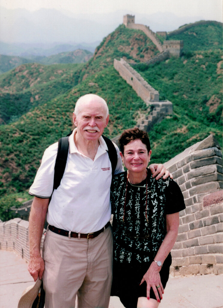 2002年,孔傑榮與妻子瓊·勒博爾德·科恩在一次家庭旅行中登上中國長城。她曾學習中國歷史與文化,後來成為一名藝術史學家、策展人、作家和攝影師。