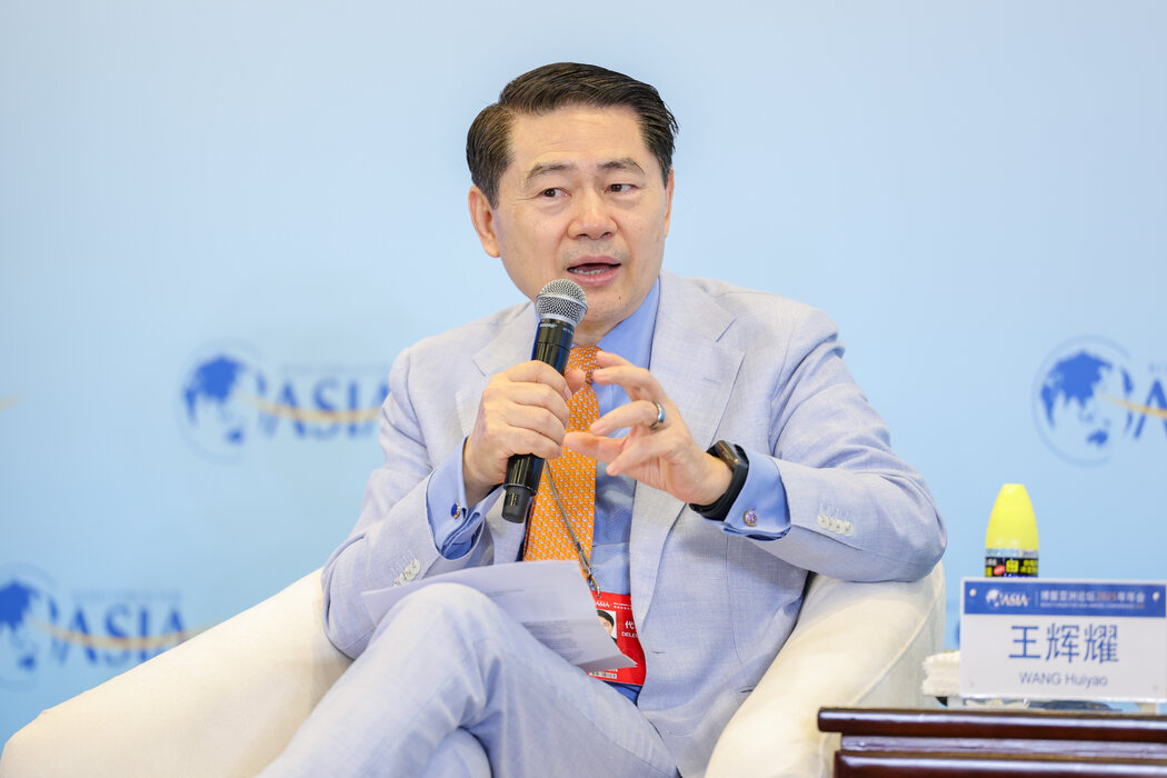 北京一家智庫的理事長王輝耀對新簽證表示支持後,社群媒體上有人稱其為民族叛徒。