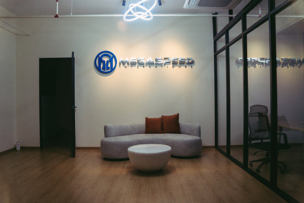 Speedmatrix辦公室的接待區,可以看到Megaspeed的logo。