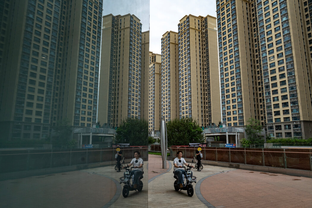 8月，北京的住宅樓。住房供應過剩導致房地產價格下跌，並影響了消費支出。
