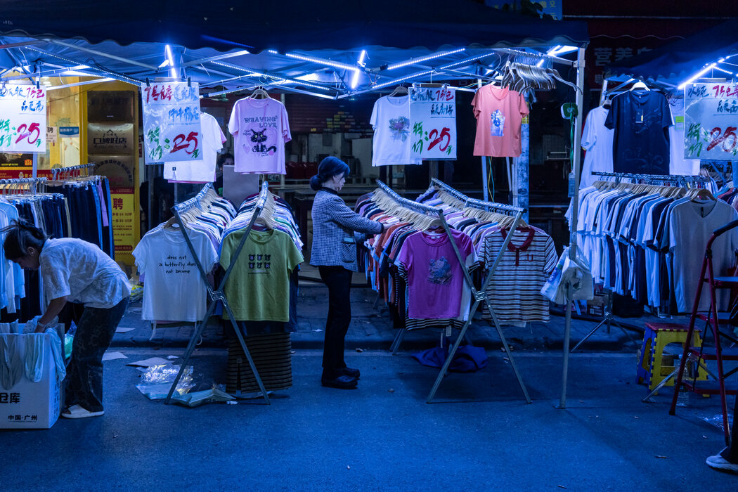 中國廣州的一個市場。隨著國內消費減弱，中國對出口的依賴已成為全球關注的問題。
