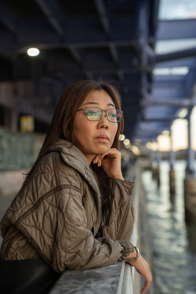 安吉拉·李是一位華裔移民的女兒,她表示支持佐蘭·馬姆達尼提出的免費托兒計劃。