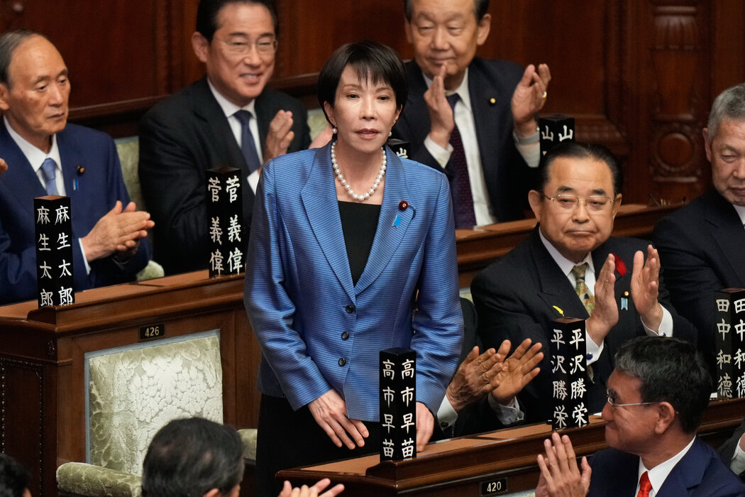 週二，在國會特別會議上，高市早苗當選日本首相後，議員們為她鼓掌致意。