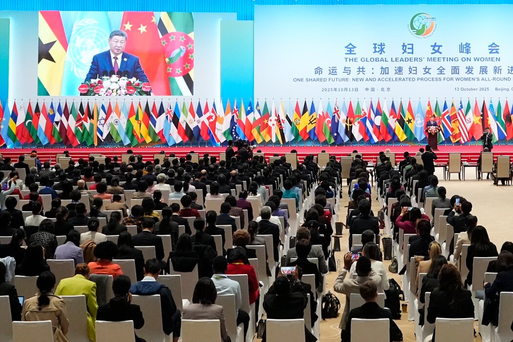 中國領導人習近平在上個月北京舉行的全球婦女峰會上發表講話,提出「堅決打擊一切形式的暴力侵害婦女行為」。