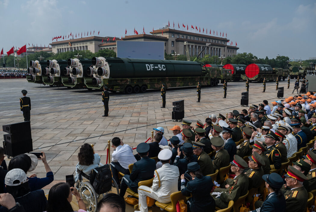 9月，在北京天安門廣場舉行的閱兵式上，新型東風-5C戰略核導彈首次亮相。
