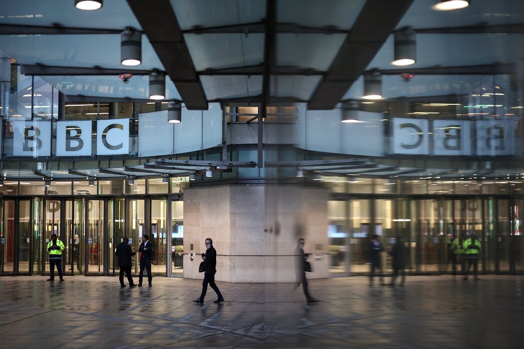 被稱為「廣播大樓」的倫敦BBC總部。BBC的內容產出極為豐富，包括全球新聞、電視劇集以及體育節目。
