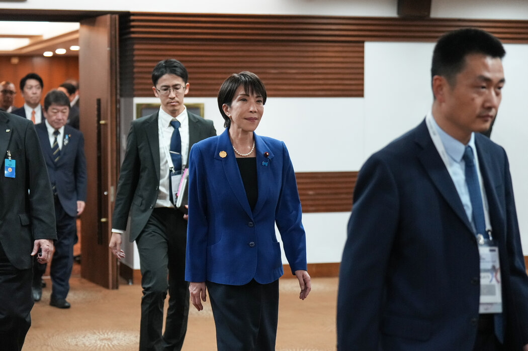 10月，在韓國慶州，日本首相高市早苗抵達與中國領導人習近平會晤的會場。