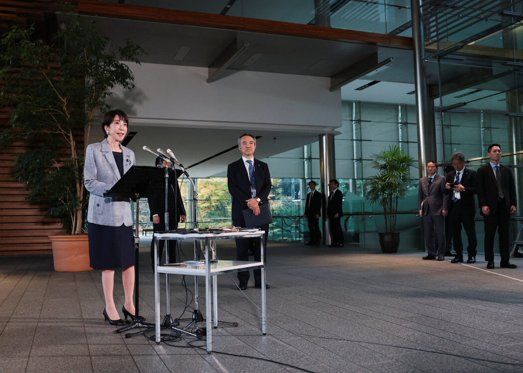日本首相高市早苗週二在東京官邸與川普總統通電話後向媒體發表講話。