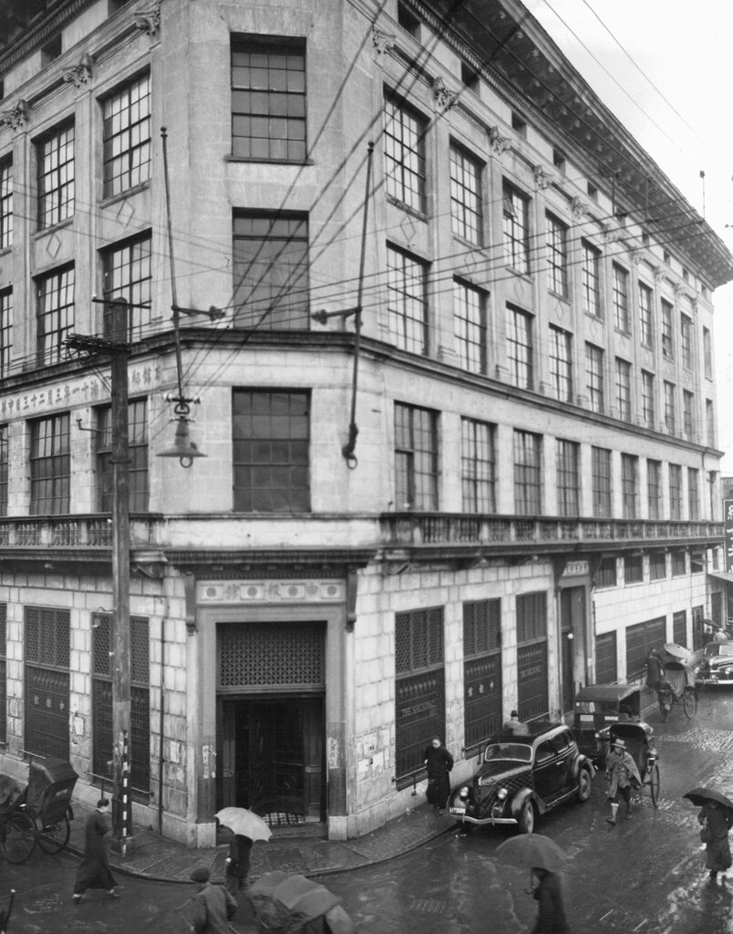 1947年，規模龐大的《紐約時報》上海分社就位於這棟大樓內，這裡也是一家中文報紙的總部。