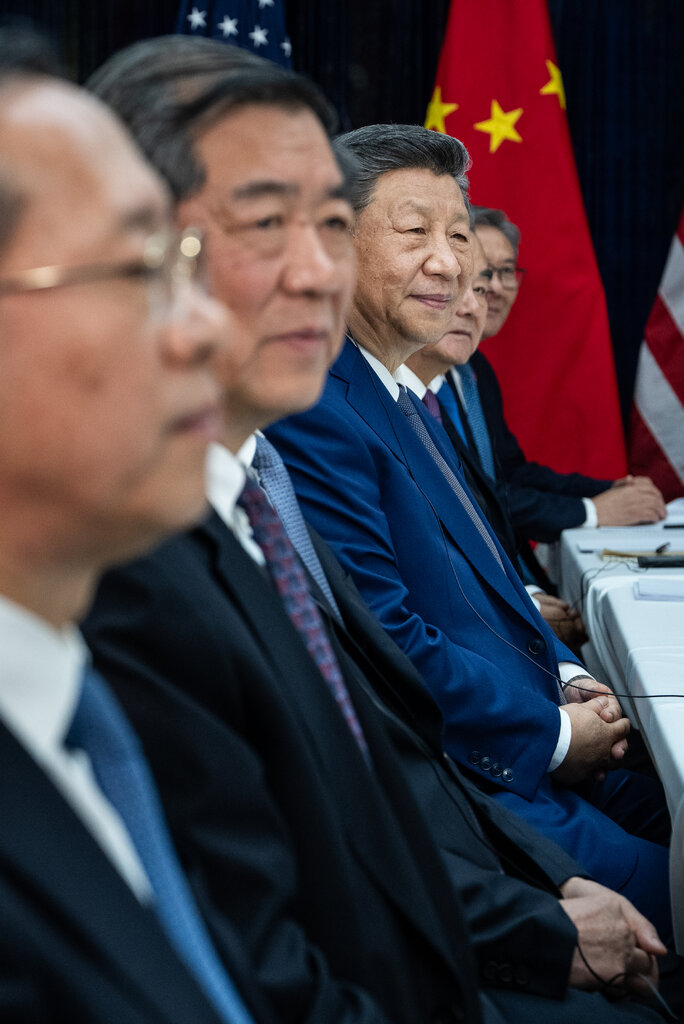 2023年10月,中國國家主席習近平在韓國釜山與美國總統川普舉行會晤。