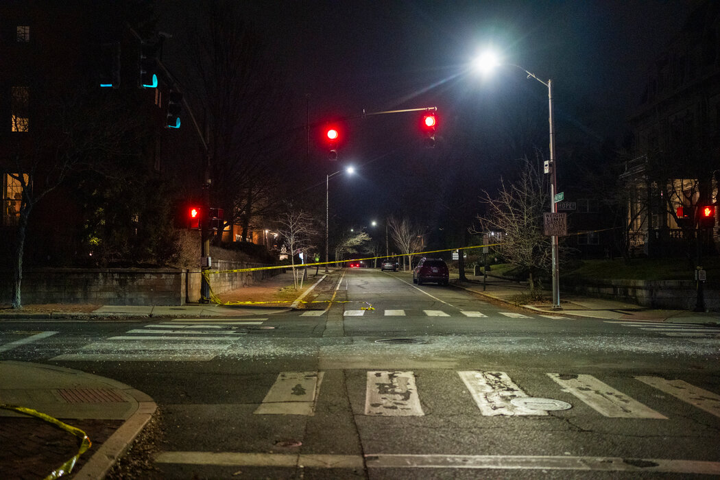 襲擊造成兩名學生死亡,九人受傷。