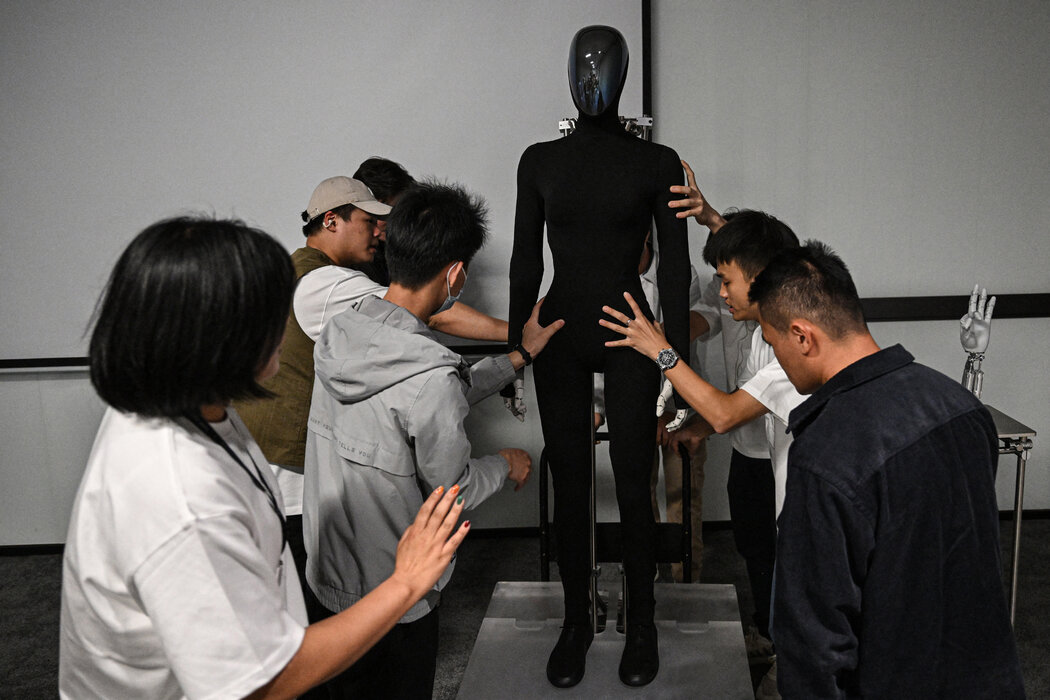 一些中國創始人與投資者堅信,人形機器人可能是人工智慧在現實世界中形成實體力量的途徑。