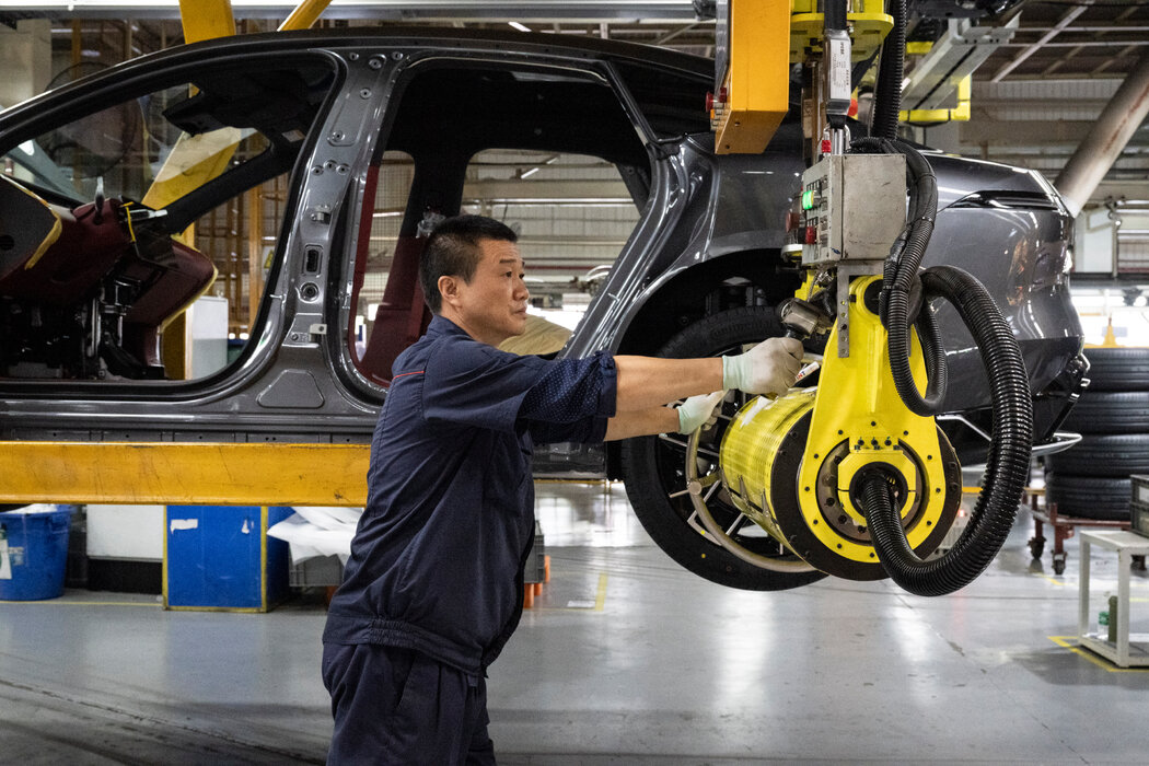 2025年5月，長安汽車的一條裝配線。長安是僅有的兩家獲准進行有限自動駕駛計程車測試的車企之一。