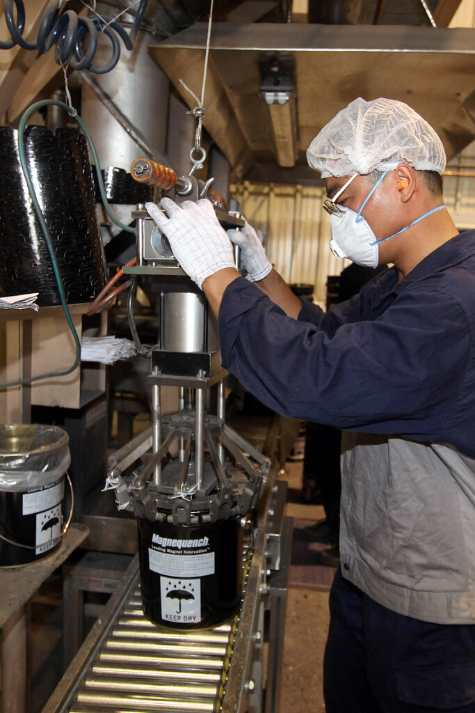2010年，稀土金屬釹在天津的麥格昆磁工廠被製備出來，用於製造強力稀土磁體。