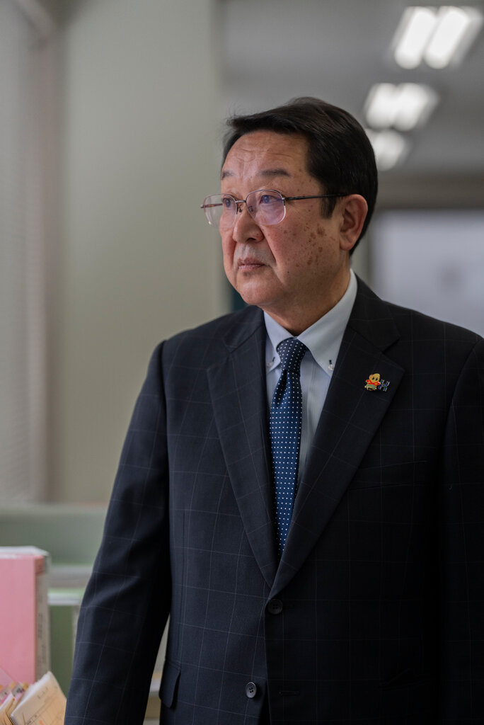 「我們被當作政治操縱的某種工具,」一個代表北海道海產品加工行業的團體的執行董事齋藤光(音)說。