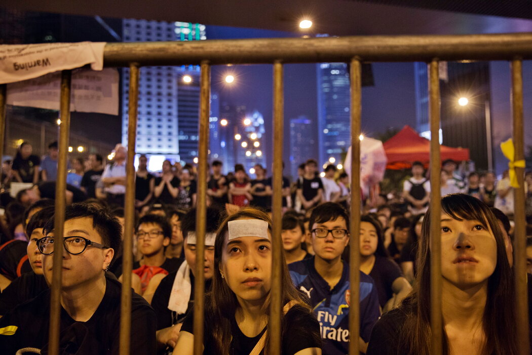 2014年,韋伯與香港學生及其他呼籲民主改革的市民站在一起。他曾對人群表示,民意授權將使這座城市更加穩定繁榮。
