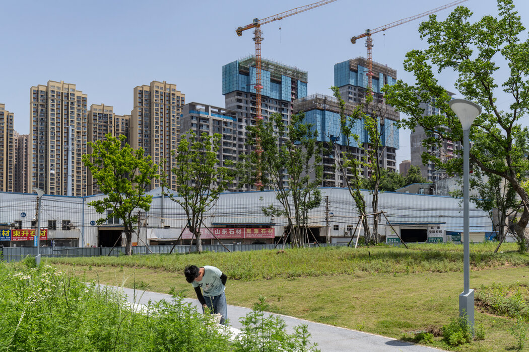 中國仍在應對四年前開始的房地產市場崩盤，此前多年存在過度建設的問題。