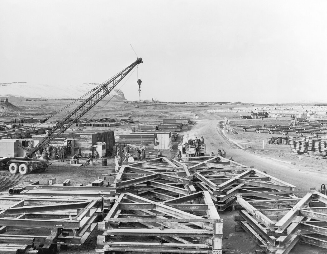 圖勒空軍基地的建設。