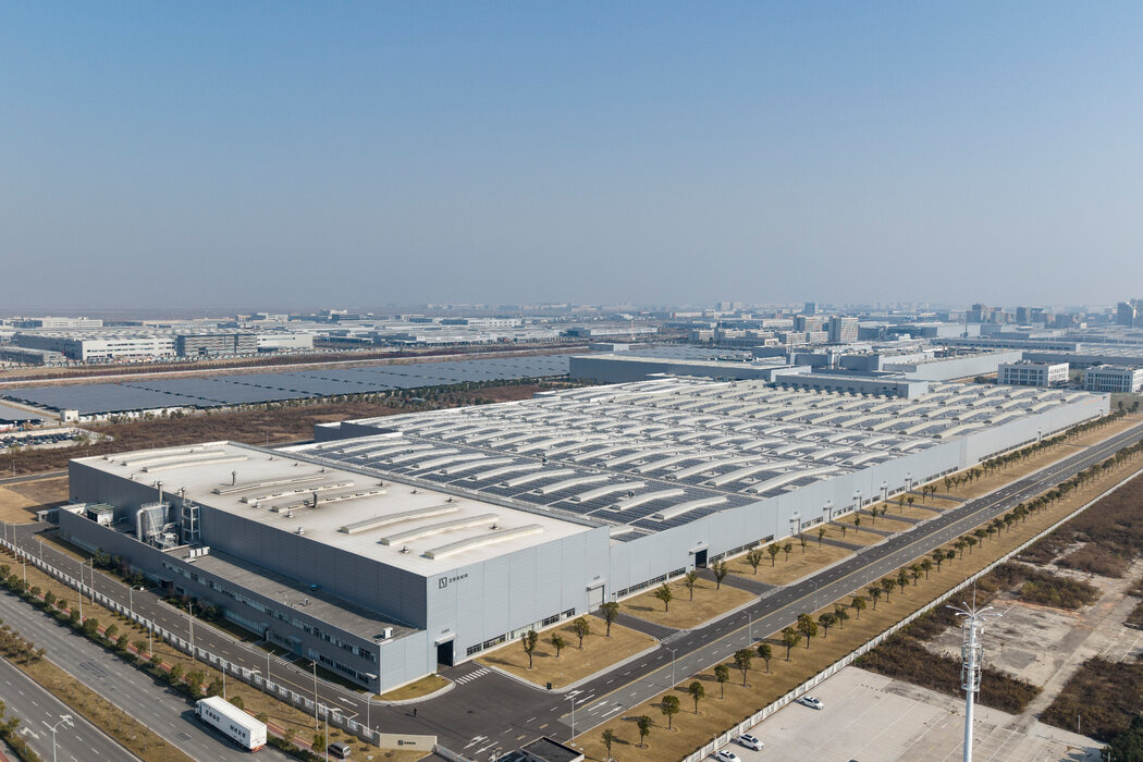 圖為吉利極氪電動車廠，它是寧波蓬勃發展的出口產業的一部分。