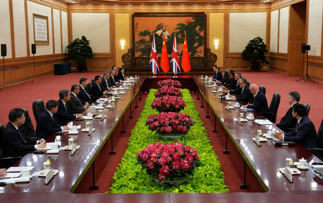 週四，在北京參加習近平主席與英國首相斯塔默雙邊會談的中英兩國代表團。