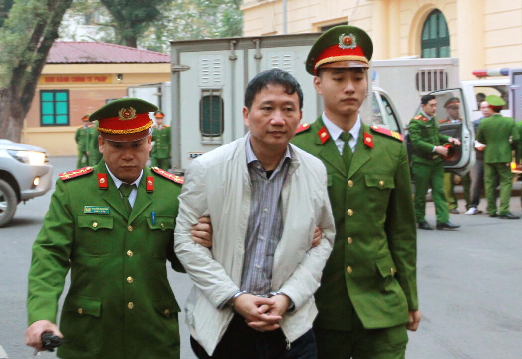 曾任官員的鄭春成因涉嫌侵吞國有企業資金，於2018年在河內被判處無期徒刑。