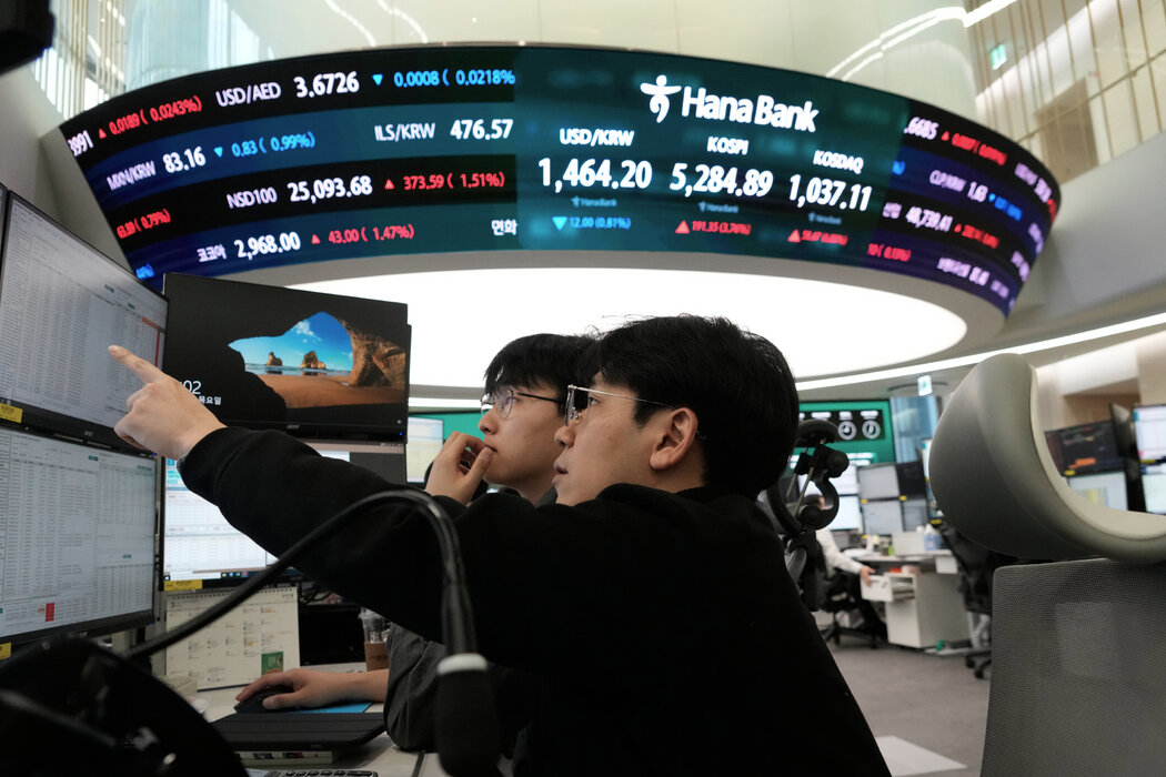 週四，首爾韓亞銀行總行的外匯交易員。