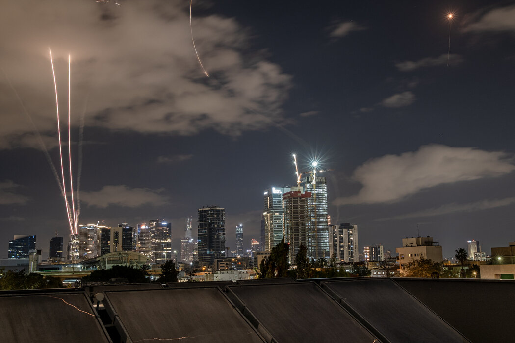 週五空襲期間特拉維夫上空的景象。