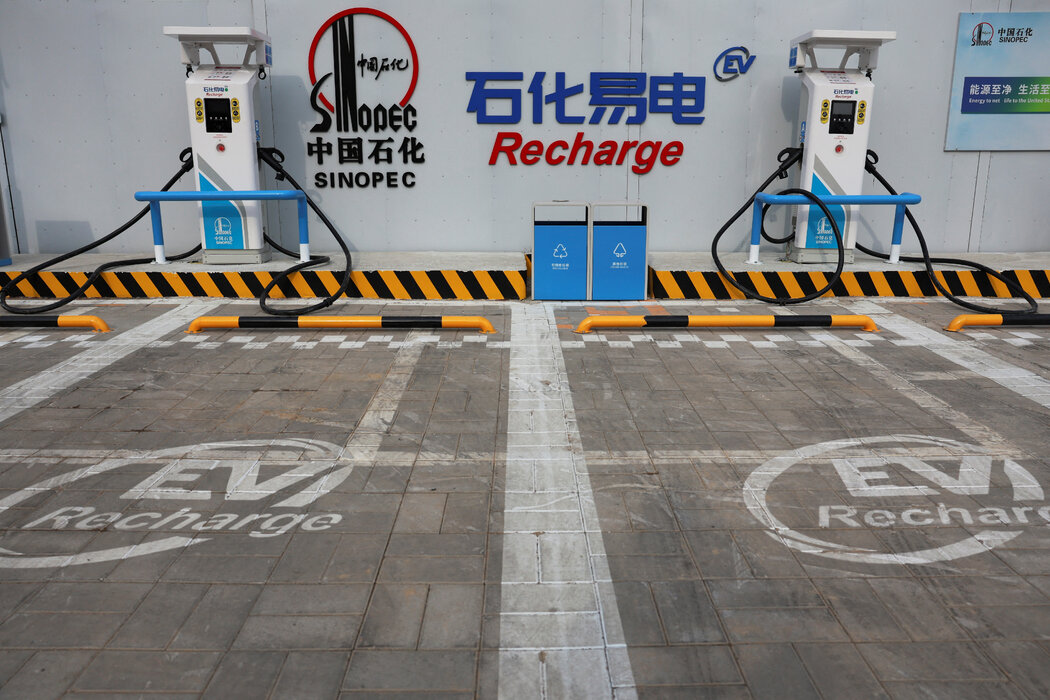 2025年,中國的電動汽車銷量超過了世界其他地區的總和,由此創造了全國各地對充電站的需求。