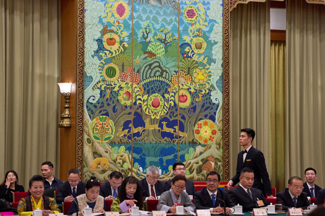 上週全國人民代表大會期間，西藏代表團在會議上。