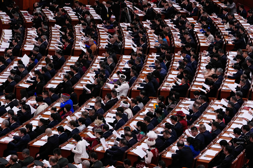 週一，在北京參加全國人民代表大會的代表們。