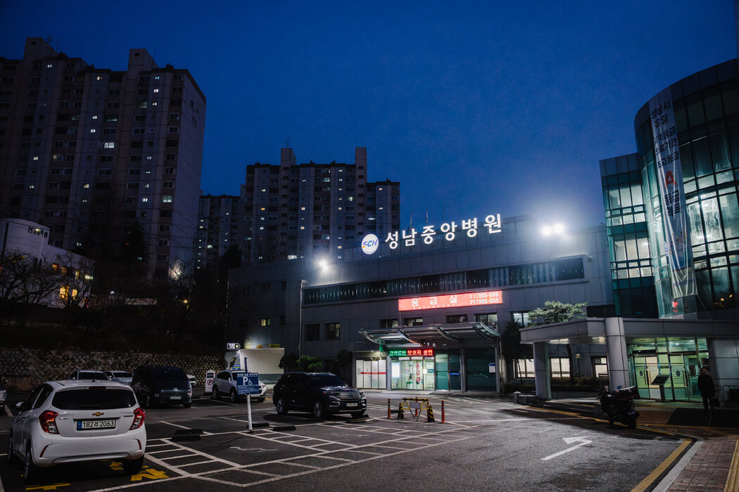 根據政府數據,韓國大多數急診患者並非乘坐救護車到達,而是自行前往。