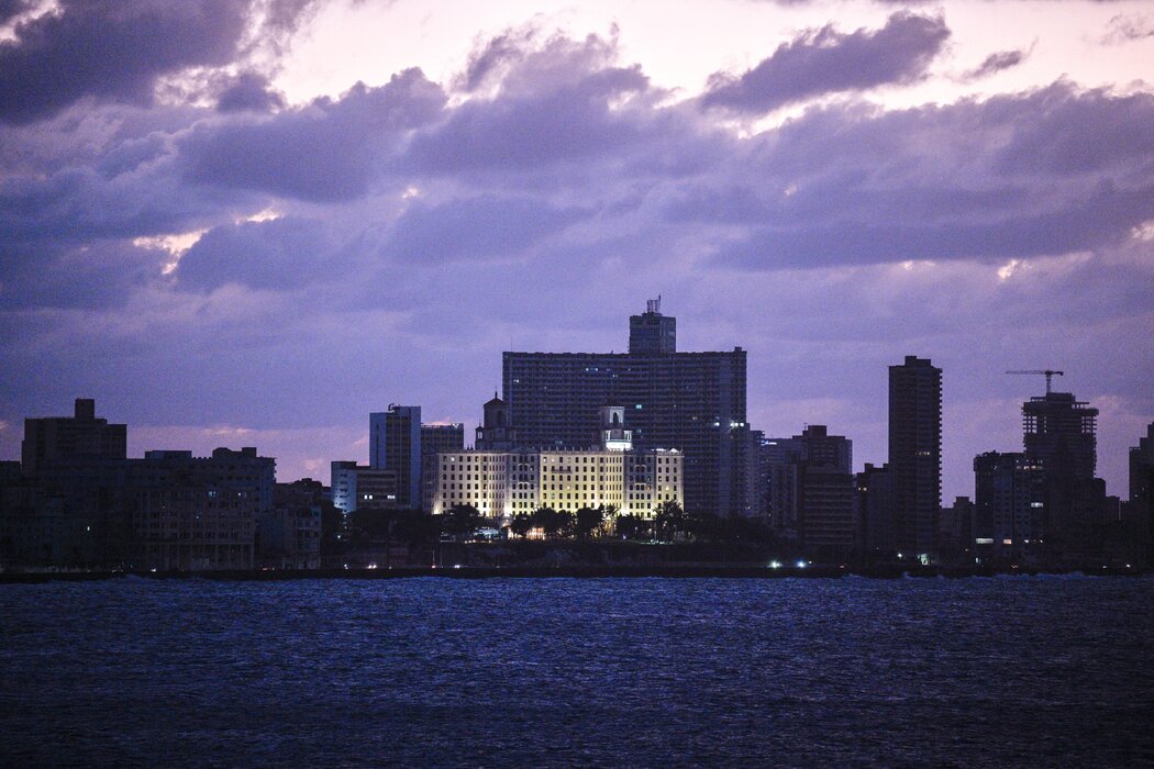 本月哈瓦那發生停電時的情景。