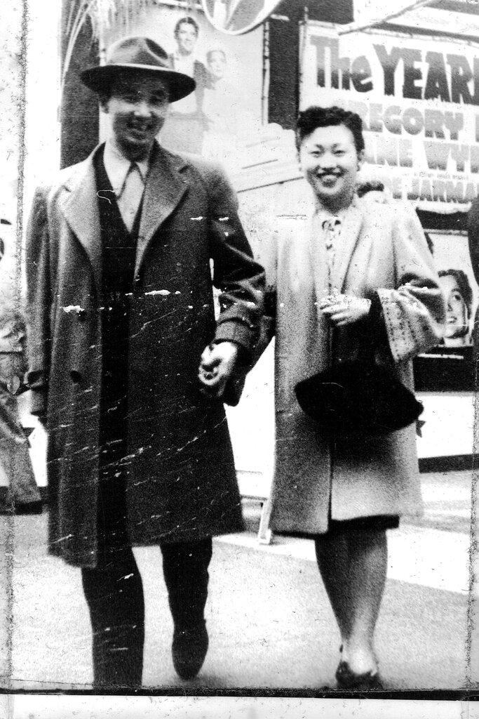 黃氏兄妹的父母，黃沃沾和內喜美子。