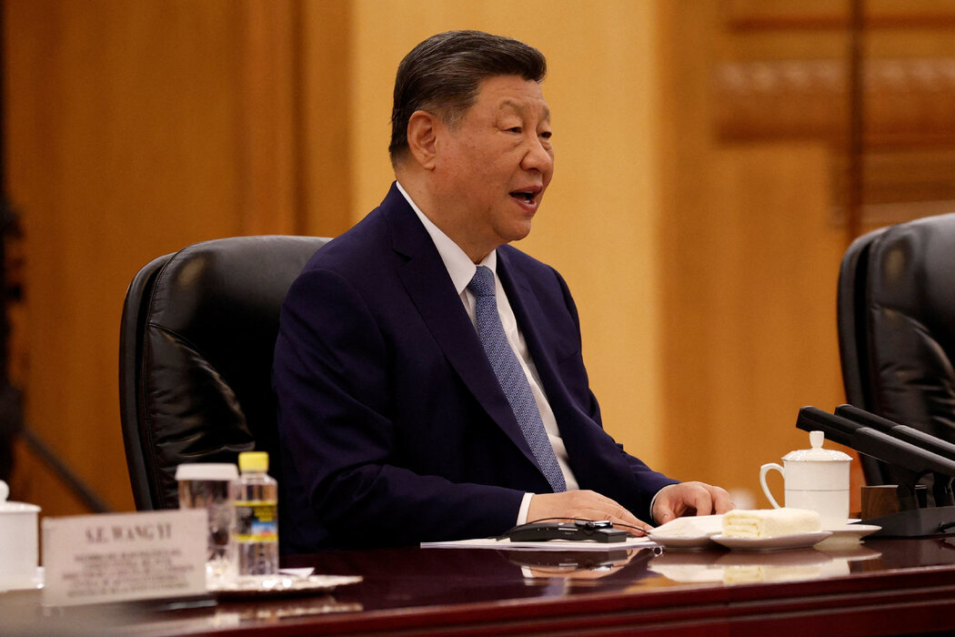 在平衡與德黑蘭的夥伴關係以及管控與美國的緊張關係之間，中國國家主席習近平試圖保持中立立場。