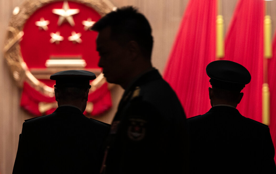 上個月，北京舉行的年度立法會議上的軍隊代表。