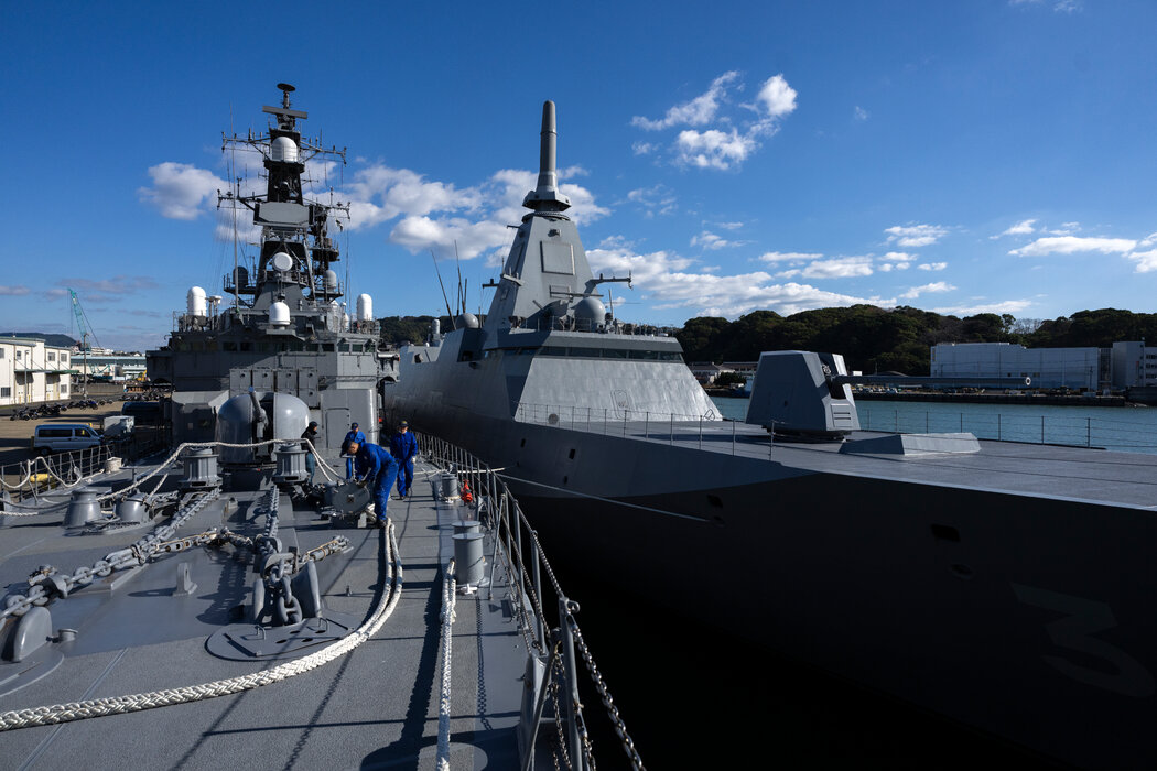 2023年,日本護衛艦停泊在港口城市佐世保。