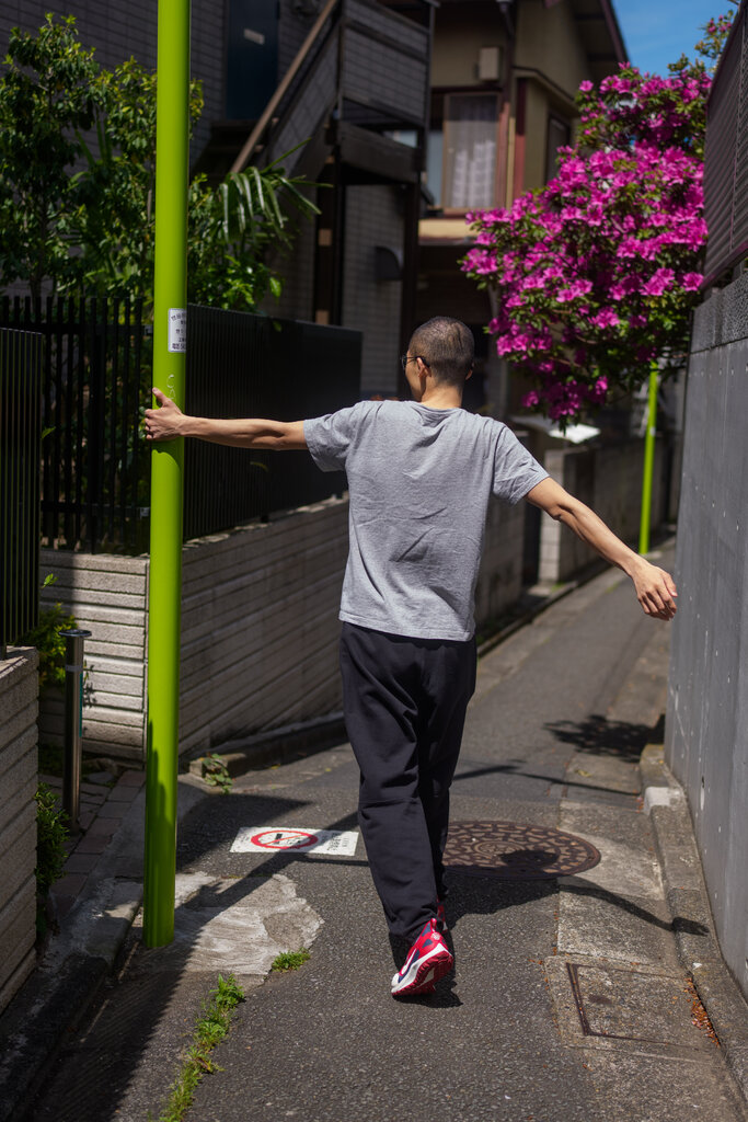 池子說,「越高壓越需要笑作為出口。」