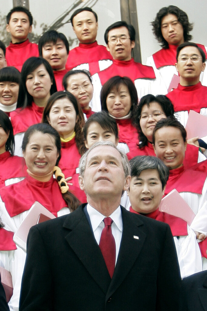 2005年，布希總統在北京參加教堂禮拜。