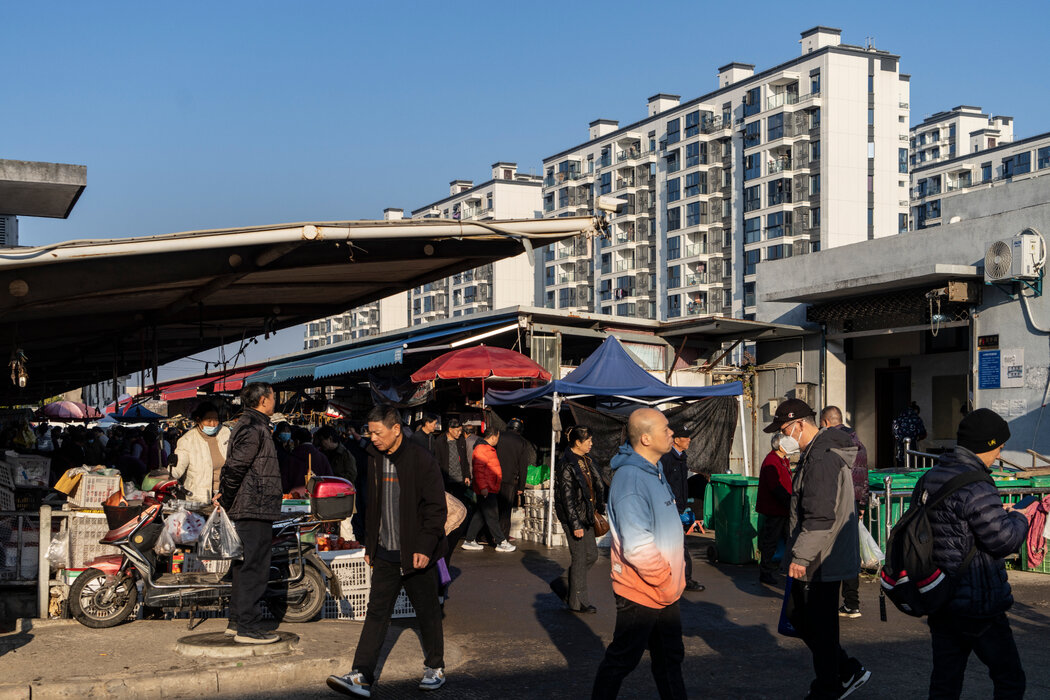 許多中國家庭將積蓄投入房產——它們曾被視為積累財富的安全途徑，結果卻眼睜睜看著房產價值崩塌。