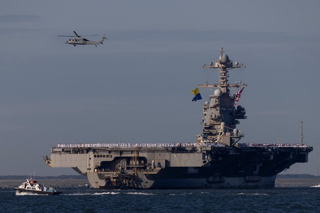 本月，「傑拉爾德·R·福特」號航空母艦駛向維吉尼亞州海岸附近的諾福克海軍基地。它在北大西洋、地中海、加勒比海和波斯灣航行了10個月。