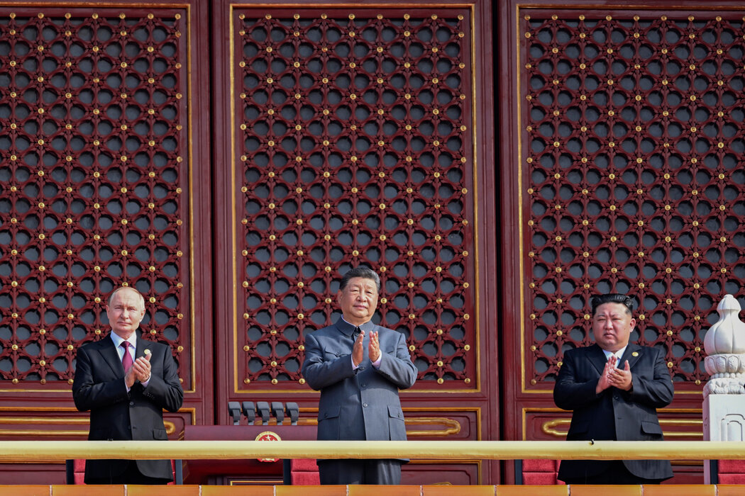 金正恩的地位提升在2025年北京的一次閱兵式上得到了展示，當時他與俄羅斯總統普丁、中國國家主席習近平並排而立。