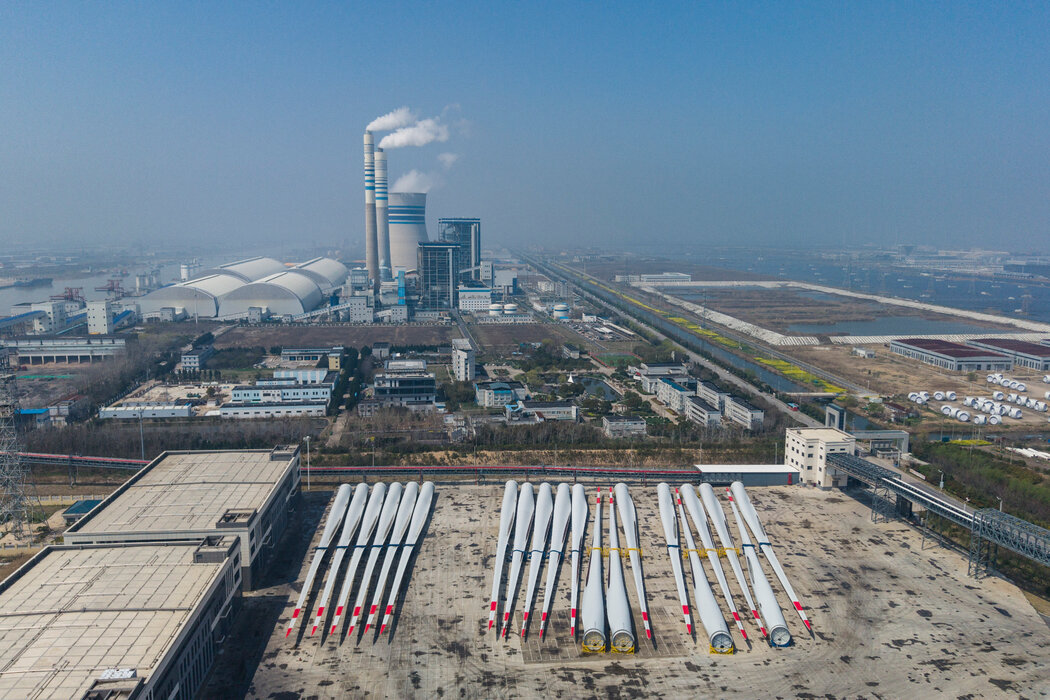 中國鹽城的風力渦輪機部件。中國企業在現代電網幾乎所有部件的製造中佔據主導地位。